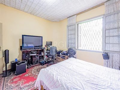 Casa à venda com 212m², 3 quartos, 3 vagas no bairro Azenha em Porto Alegre - Foto 33