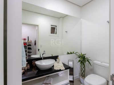 Casa à venda com 420m², 3 quartos, 3 suítes, 8 vagas no bairro Ipanema em Porto Alegre - Foto 21