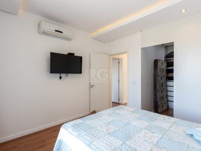 Casa à venda com 420m², 3 quartos, 3 suítes, 8 vagas no bairro Ipanema em Porto Alegre - Foto 42