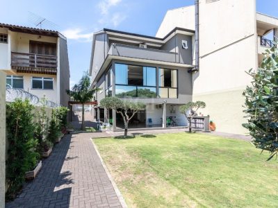 Casa à venda com 420m², 3 quartos, 3 suítes, 8 vagas no bairro Ipanema em Porto Alegre - Foto 7