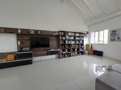 Casa à venda com 234m², 3 quartos, 1 suíte, 3 vagas no bairro Cristal em Porto Alegre - Foto 16