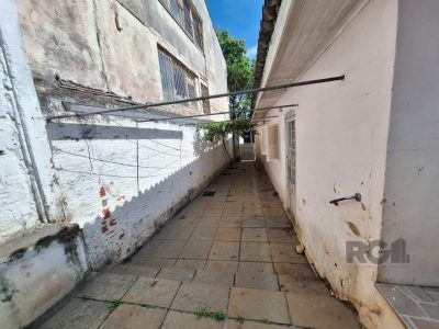 Casa à venda com 108m², 2 quartos, 1 vaga no bairro Ipanema em Porto Alegre - Foto 2