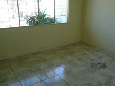 Casa à venda com 279m², 3 quartos, 3 vagas no bairro Partenon em Porto Alegre - Foto 4