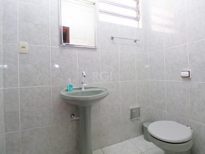 Casa à venda com 180m², 3 quartos, 2 vagas no bairro Cristal em Porto Alegre - Foto 5