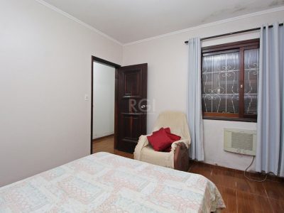 Casa à venda com 180m², 3 quartos, 2 vagas no bairro Cristal em Porto Alegre - Foto 25