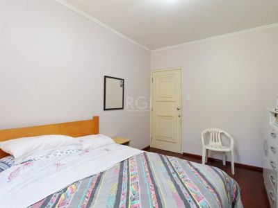 Casa à venda com 180m², 3 quartos, 2 vagas no bairro Cristal em Porto Alegre - Foto 29