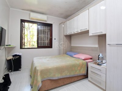 Casa à venda com 180m², 3 quartos, 2 vagas no bairro Cristal em Porto Alegre - Foto 31