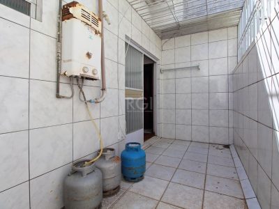 Casa à venda com 180m², 3 quartos, 2 vagas no bairro Cristal em Porto Alegre - Foto 33