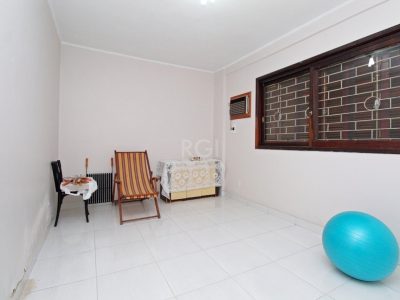 Casa à venda com 180m², 3 quartos, 2 vagas no bairro Cristal em Porto Alegre - Foto 36