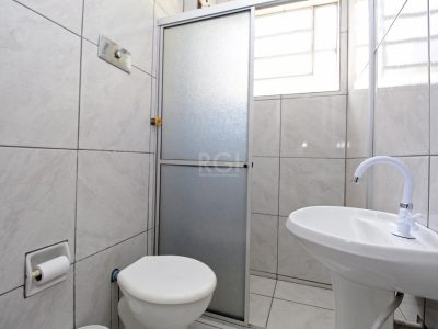 Casa à venda com 180m², 3 quartos, 2 vagas no bairro Cristal em Porto Alegre - Foto 38