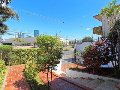 Casa à venda com 180m², 3 quartos, 2 vagas no bairro Cristal em Porto Alegre - Foto 42