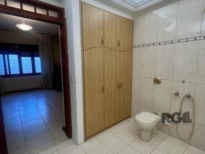 Casa à venda com 235m², 3 quartos, 3 suítes, 4 vagas no bairro Jardim Lindóia em Porto Alegre - Foto 8