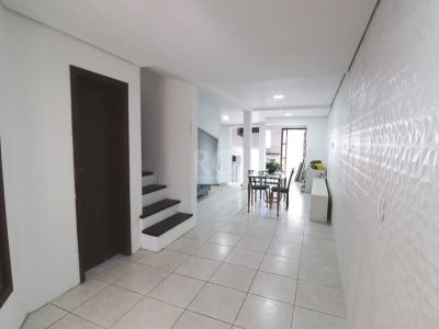 Casa à venda com 214m², 3 quartos, 3 suítes, 2 vagas no bairro Ipanema em Porto Alegre - Foto 4