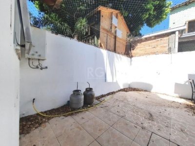 Casa à venda com 214m², 3 quartos, 3 suítes, 2 vagas no bairro Ipanema em Porto Alegre - Foto 15