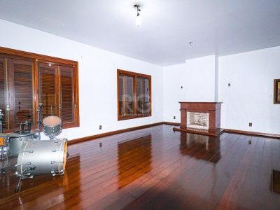 Casa à venda com 400m², 5 quartos, 1 suíte, 4 vagas no bairro Glória em Porto Alegre - Foto 3