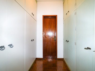 Casa à venda com 400m², 5 quartos, 1 suíte, 4 vagas no bairro Glória em Porto Alegre - Foto 27