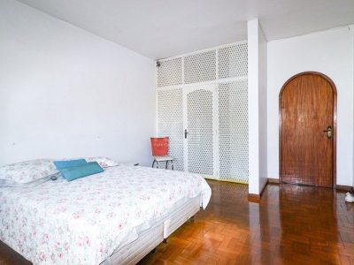 Casa à venda com 400m², 5 quartos, 1 suíte, 4 vagas no bairro Glória em Porto Alegre - Foto 29