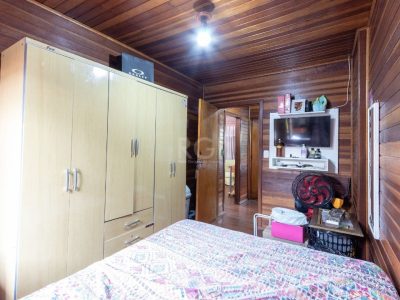 Casa à venda com 54m², 2 quartos, 4 vagas no bairro Cristal em Porto Alegre - Foto 13