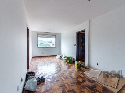 Apartamento à venda com 105m², 3 quartos, 1 suíte, 1 vaga no bairro Medianeira em Porto Alegre - Foto 5