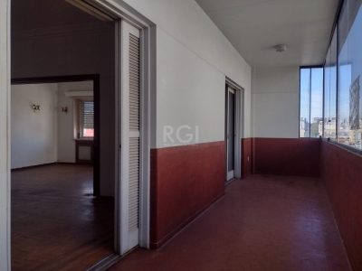 Apartamento à venda com 238m², 3 quartos, 1 suíte, 1 vaga no bairro Floresta em Porto Alegre - Foto 4