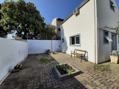 Casa à venda com 220m², 4 quartos, 1 suíte, 4 vagas no bairro Partenon em Porto Alegre - Foto 11