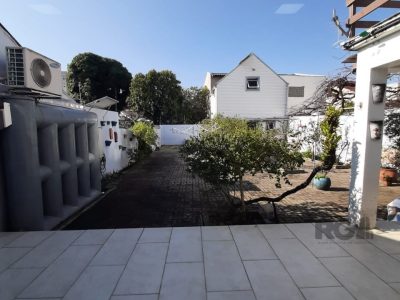 Casa à venda com 220m², 4 quartos, 1 suíte, 4 vagas no bairro Partenon em Porto Alegre - Foto 13