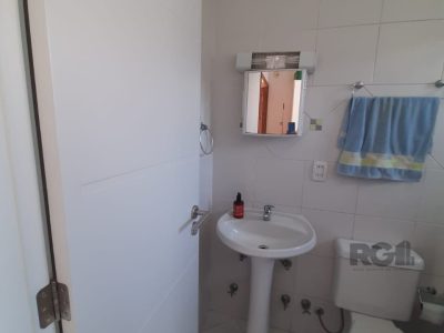 Casa à venda com 220m², 4 quartos, 1 suíte, 4 vagas no bairro Partenon em Porto Alegre - Foto 41