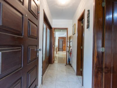 Casa à venda com 381m², 4 quartos, 1 suíte, 6 vagas no bairro Tristeza em Porto Alegre - Foto 2