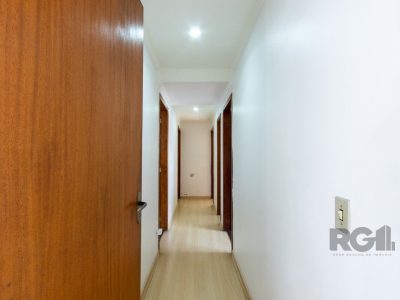 Casa à venda com 381m², 4 quartos, 1 suíte, 6 vagas no bairro Tristeza em Porto Alegre - Foto 18