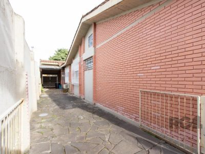 Casa à venda com 381m², 4 quartos, 1 suíte, 6 vagas no bairro Tristeza em Porto Alegre - Foto 39