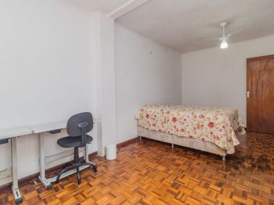 Casa à venda com 106m², 3 quartos, 4 vagas no bairro Jardim Europa em Porto Alegre - Foto 12