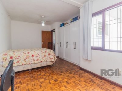 Casa à venda com 106m², 3 quartos, 4 vagas no bairro Jardim Europa em Porto Alegre - Foto 13