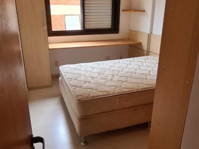 Apartamento à venda com 86m², 3 quartos, 1 suíte, 2 vagas no bairro Menino Deus em Porto Alegre - Foto 4