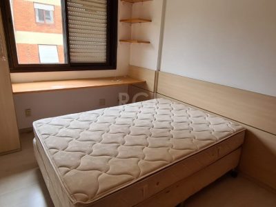 Apartamento à venda com 86m², 3 quartos, 1 suíte, 2 vagas no bairro Menino Deus em Porto Alegre - Foto 5