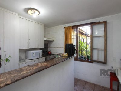 Casa à venda com 200m², 3 quartos, 1 suíte, 2 vagas no bairro Jardim Itu em Porto Alegre - Foto 10