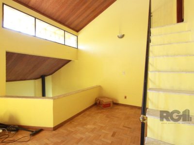 Casa à venda com 200m², 3 quartos, 1 suíte, 2 vagas no bairro Jardim Itu em Porto Alegre - Foto 14