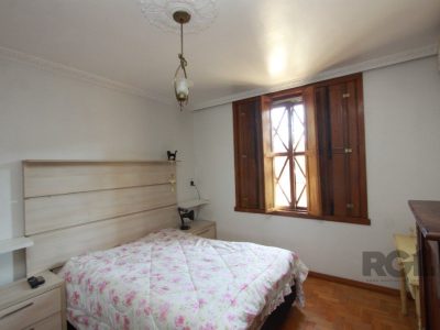 Casa à venda com 200m², 3 quartos, 1 suíte, 2 vagas no bairro Jardim Itu em Porto Alegre - Foto 16