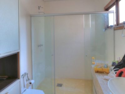 Casa à venda com 323m², 3 quartos, 6 vagas no bairro Tristeza em Porto Alegre - Foto 15