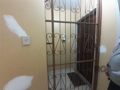 Apartamento à venda com 87m², 3 quartos no bairro Partenon em Porto Alegre - Foto 2