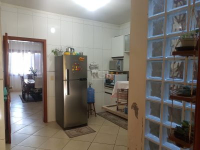 Casa à venda com 300m², 4 quartos, 1 suíte, 2 vagas no bairro Glória em Porto Alegre - Foto 14