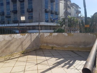 Casa à venda com 300m², 4 quartos, 1 suíte, 2 vagas no bairro Glória em Porto Alegre - Foto 35