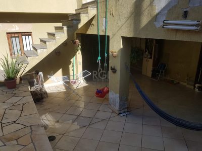 Casa à venda com 300m², 4 quartos, 1 suíte, 2 vagas no bairro Glória em Porto Alegre - Foto 37