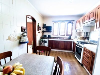 Casa à venda com 315m², 5 quartos, 1 suíte, 6 vagas no bairro Santana em Porto Alegre - Foto 10