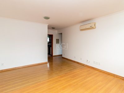 Apartamento à venda com 84m², 2 quartos, 1 suíte, 1 vaga no bairro Vila Ipiranga em Porto Alegre - Foto 11