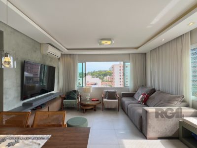 Apartamento à venda com 95m², 3 quartos, 1 suíte, 2 vagas no bairro Passo d'Areia em Porto Alegre - Foto 2