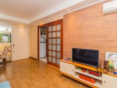 Apartamento à venda com 66m², 3 quartos, 1 suíte, 1 vaga no bairro Partenon em Porto Alegre - Foto 4