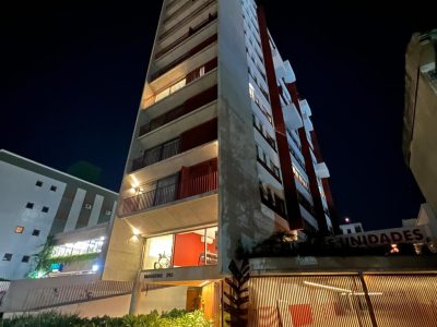 Apartamento à venda com 91m², 2 quartos, 2 suítes, 2 vagas no bairro Menino Deus em Porto Alegre - Foto 2