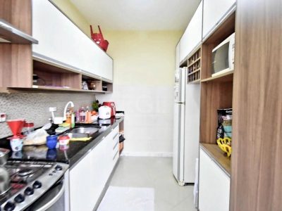 Apartamento à venda com 72m², 3 quartos no bairro Partenon em Porto Alegre - Foto 2