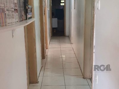 Casa à venda com 200m², 5 quartos, 1 suíte, 4 vagas no bairro Santa Tereza em Porto Alegre - Foto 14