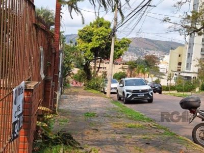 Casa à venda com 211m², 4 quartos, 2 vagas no bairro Jardim do Salso em Porto Alegre - Foto 35